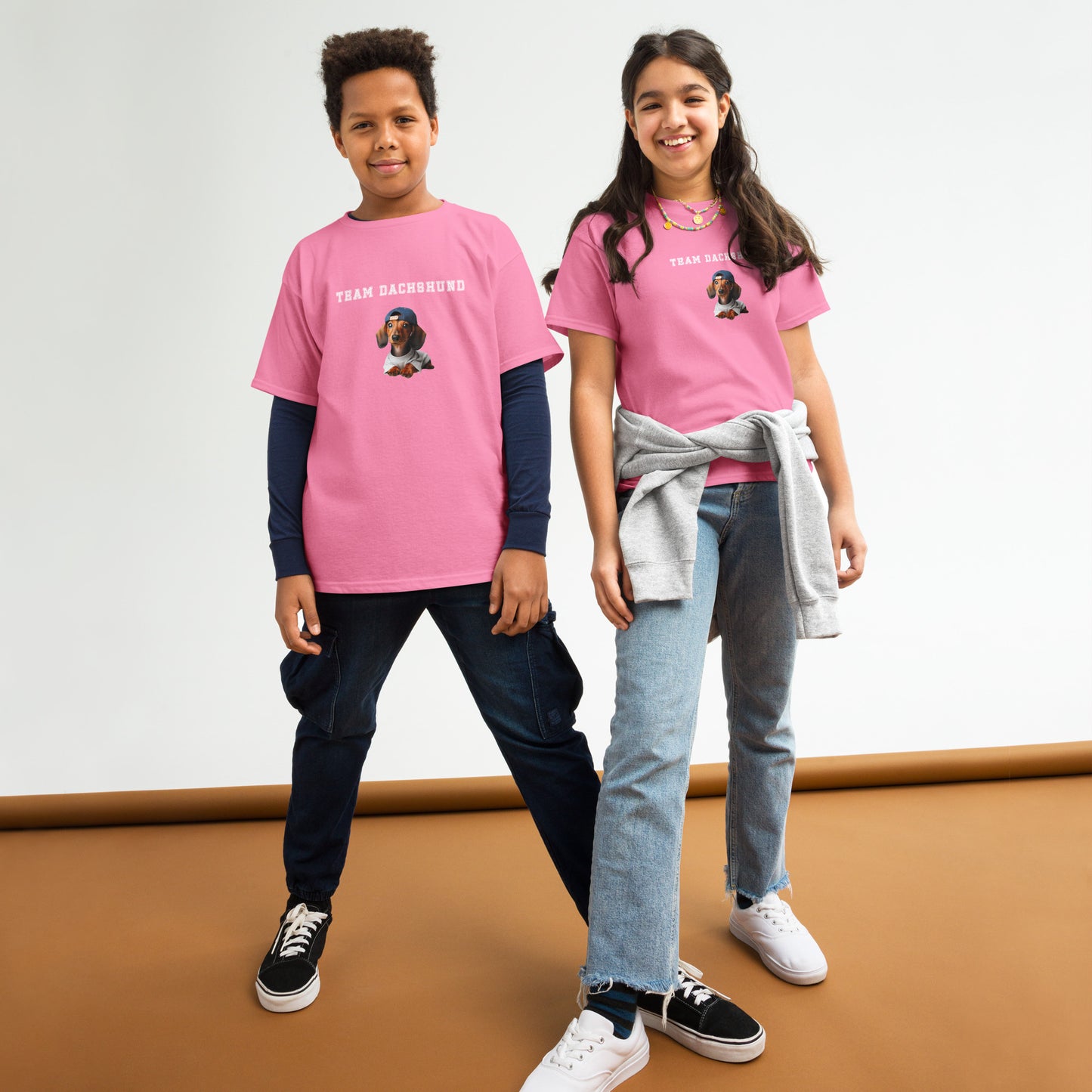 kids' unisex t-shirt with dachshund and "Team Dachshund" - bright pink
