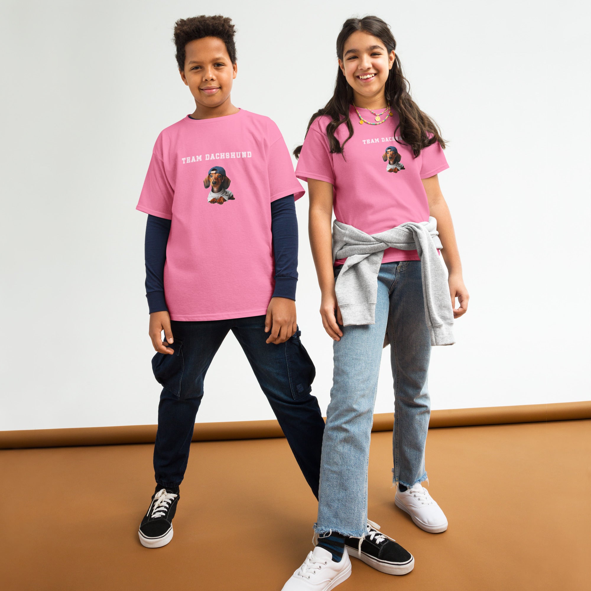 kids' unisex t-shirt with dachshund and "Team Dachshund" - bright pink