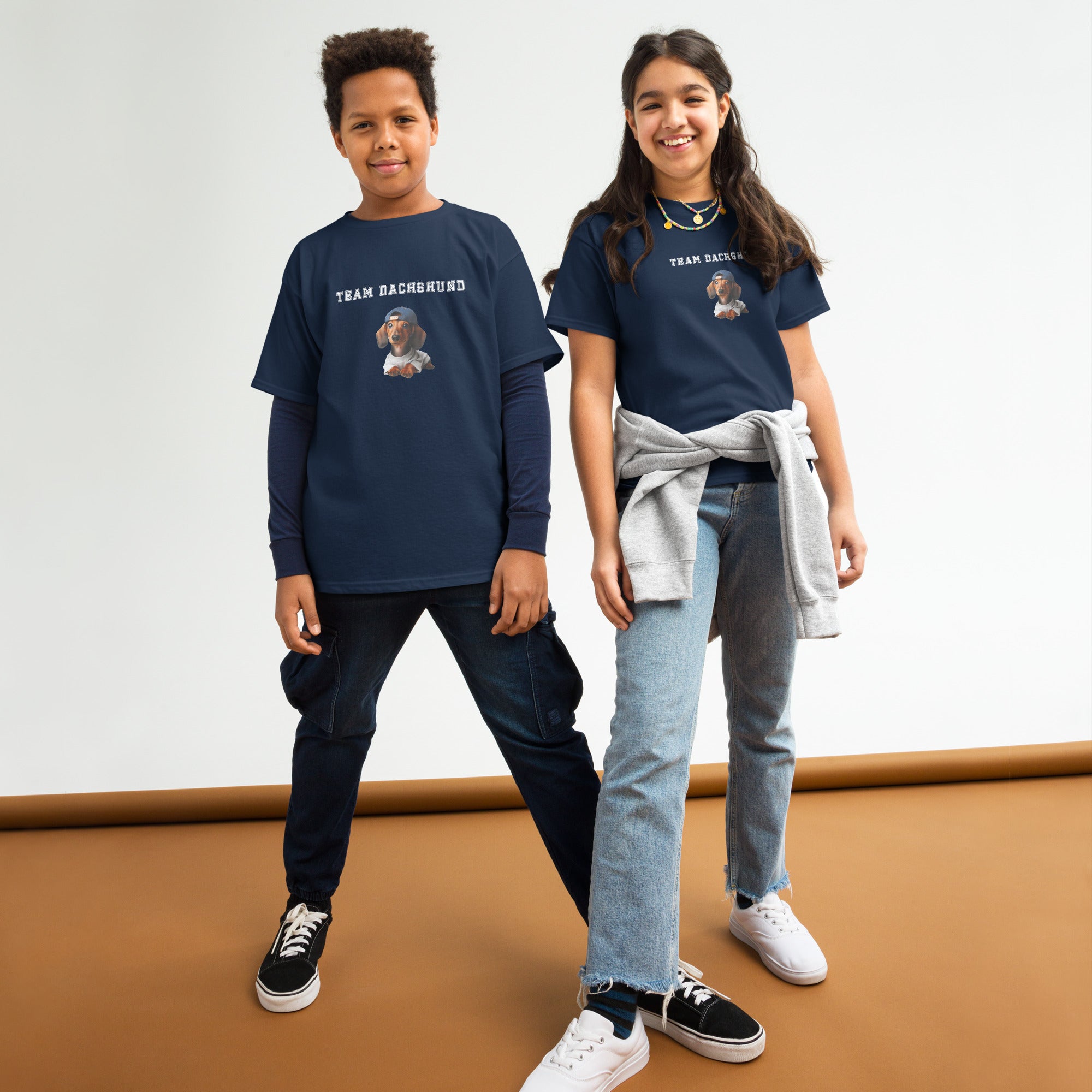 kids' unisex t-shirt with dachshund and "Team Dachshund" - navy blue